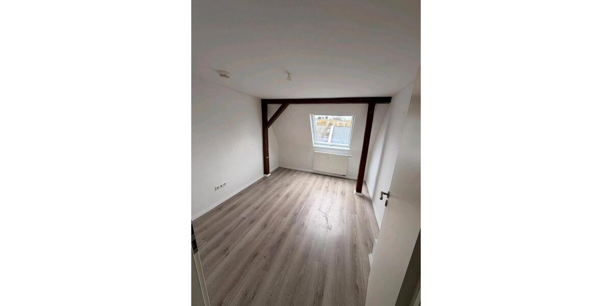 Dachgeschoßwohnung Offenbach am Main Buchrain - 3 Zimmer, 80 m&sup2;, 1.250&euro; | Angebot:26378290
