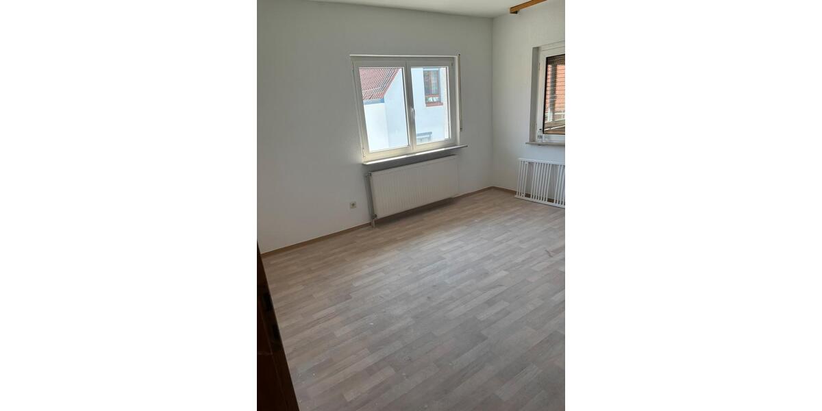 Etagenwohnung Roßdorf - 5 Zimmer, 105 m&sup2;, 1.350&euro; | Angebot:26164196