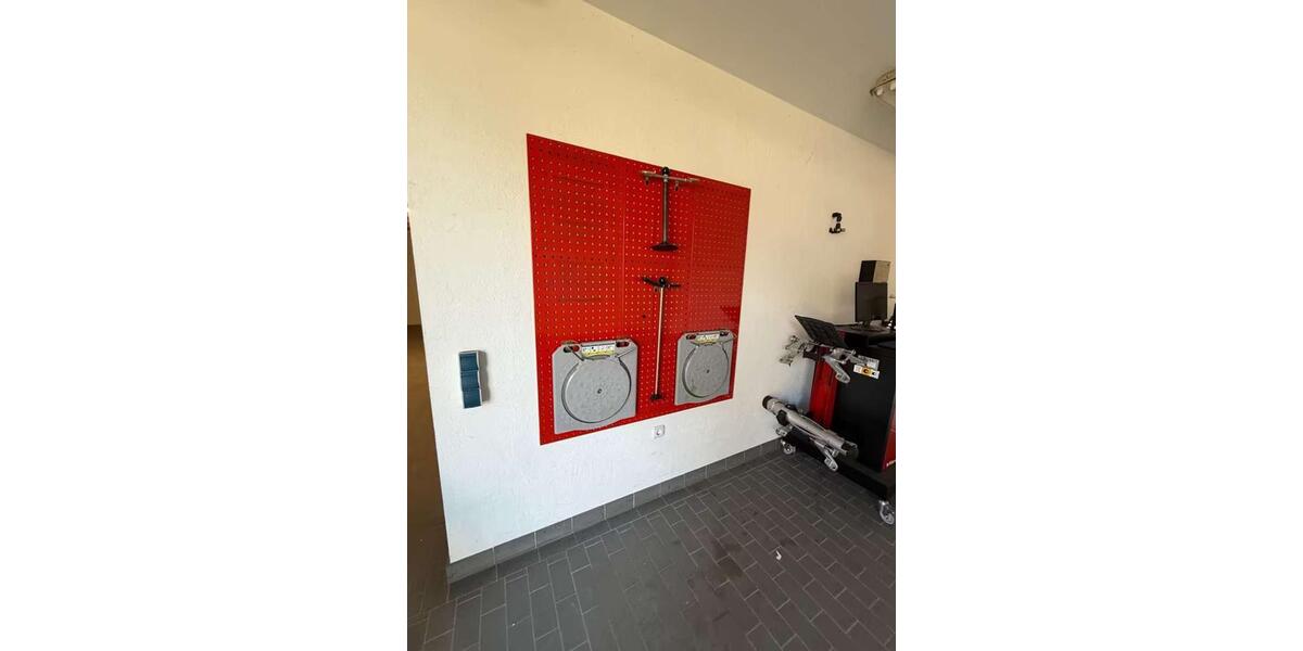 Ihr eigener TÜV-Stützpunkt – voll ausgestattet, sofort startklar in Top-Lage! zimmer