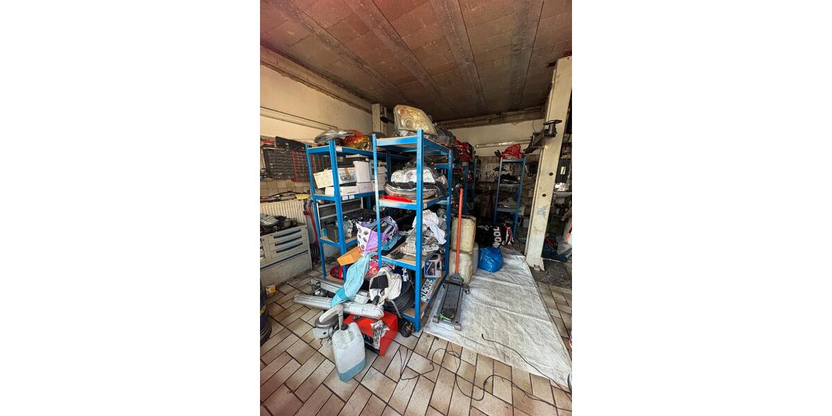 Werkstatt mit Hebebühne und 10 Autostellplätzen in Mühlheim zimmer