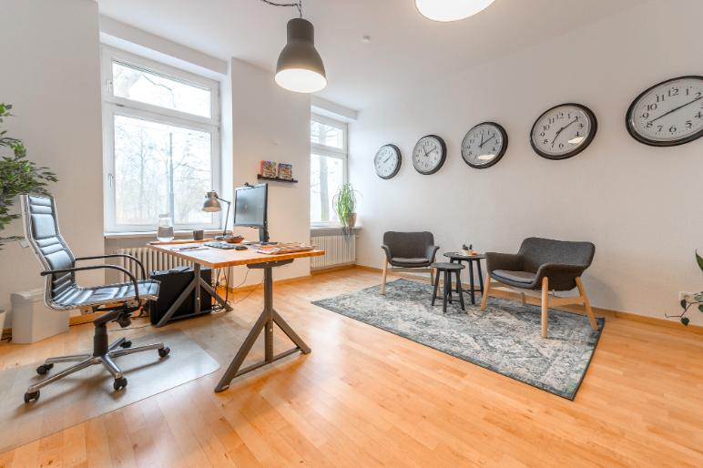 Büro zur Untermiete: 25 m² separater Raum mit Gemeinschaftsflächen - All-in-Miete zimmer