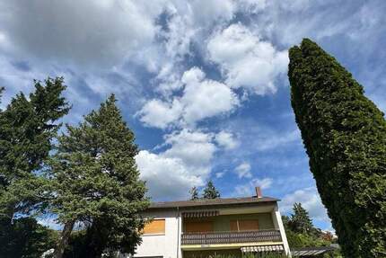 Sanierungsbedürftiges Zweifamilienhaus in Toplage Frankfurt Nieder-Erlenbach 6 zimmer