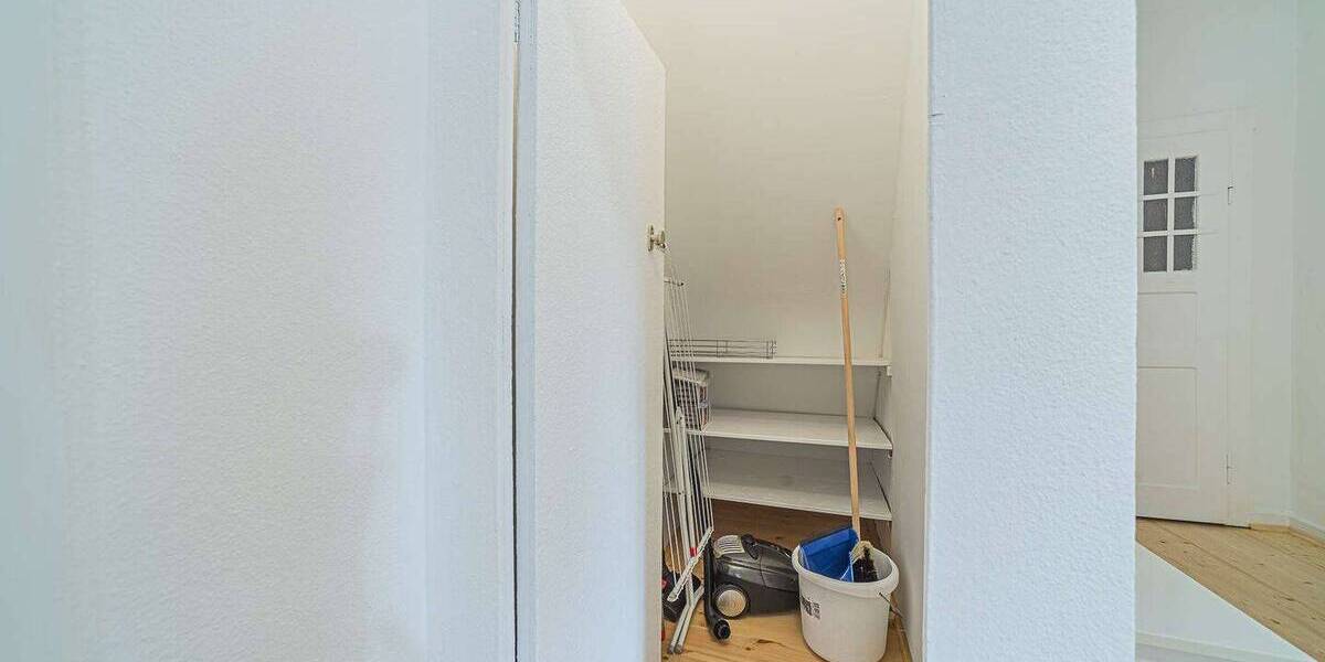 Etagenwohnung Frankfurt am Main Westend-Süd - 2 Zimmer, 75 m&sup2;, 1.650&euro; | Angebot:26683316