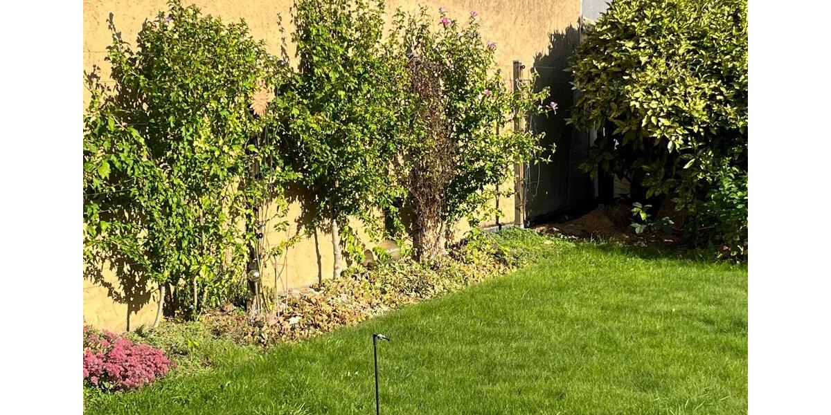 Haus 1-2 Familien, 8 Zimmer,schönem Garten sowie Parkplätze 8 zimmer