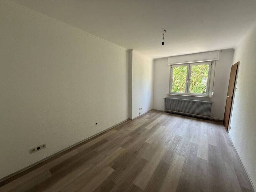 **Charmante Doppelhaushälfte am Stadtrand mit schönem Grundstück**