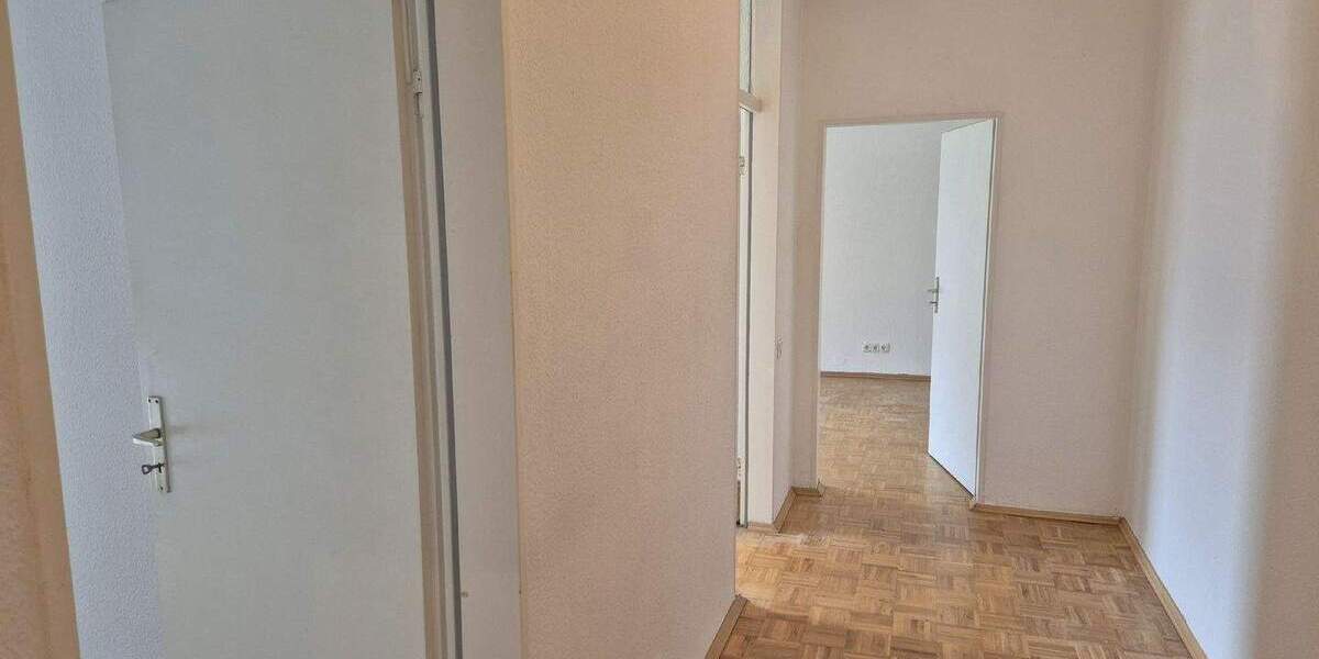 Mehrfamilienhaus, Wohnhaus Neu-Isenburg Gravenbruch - 4 Zimmer, 125 m&sup2;, 2.200&euro; | Angebot:24989061