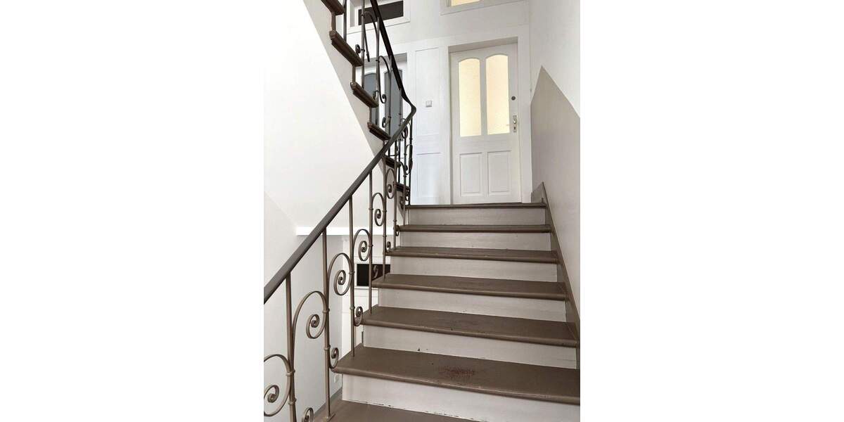 Einzigartige Zwei-Zimmer-Wohnung im Stilaltbau nahe der Berger Straße 2 zimmer