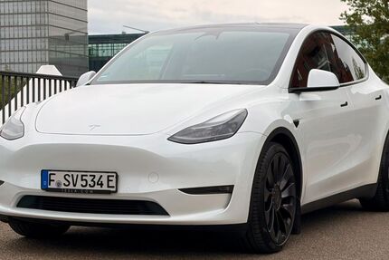 Tesla Model Y 54.900 km 35.900 &euro; Frankfurt am Main 60327