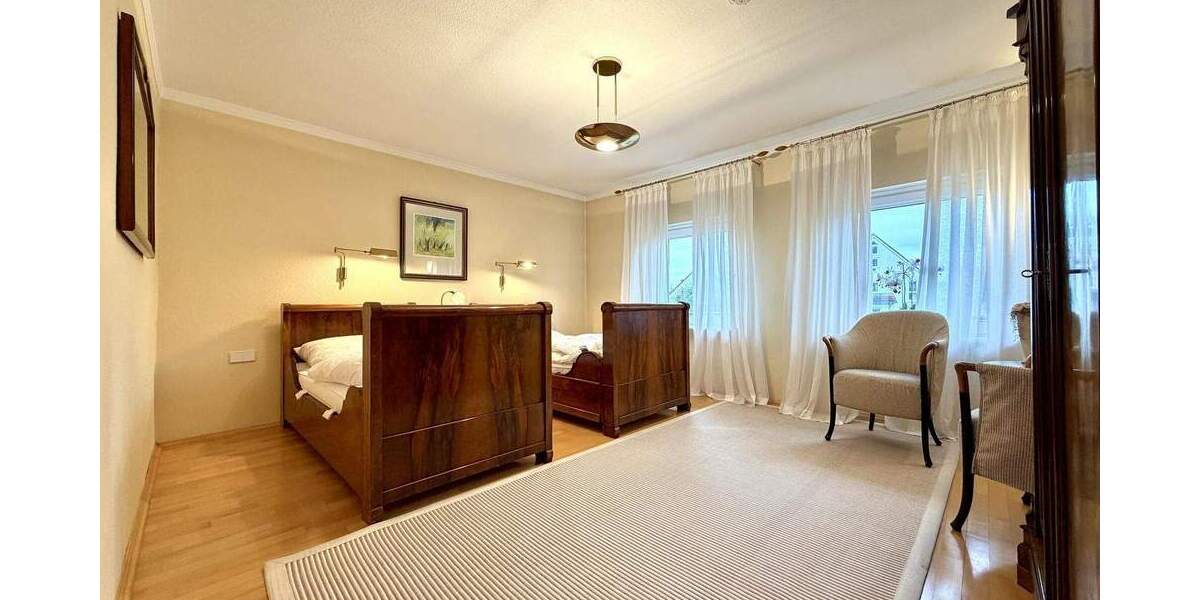 Rarität in gesuchtem Wohngebiet - Stilvoll sanierter Altbau - Buchraingebiet! 9 zimmer