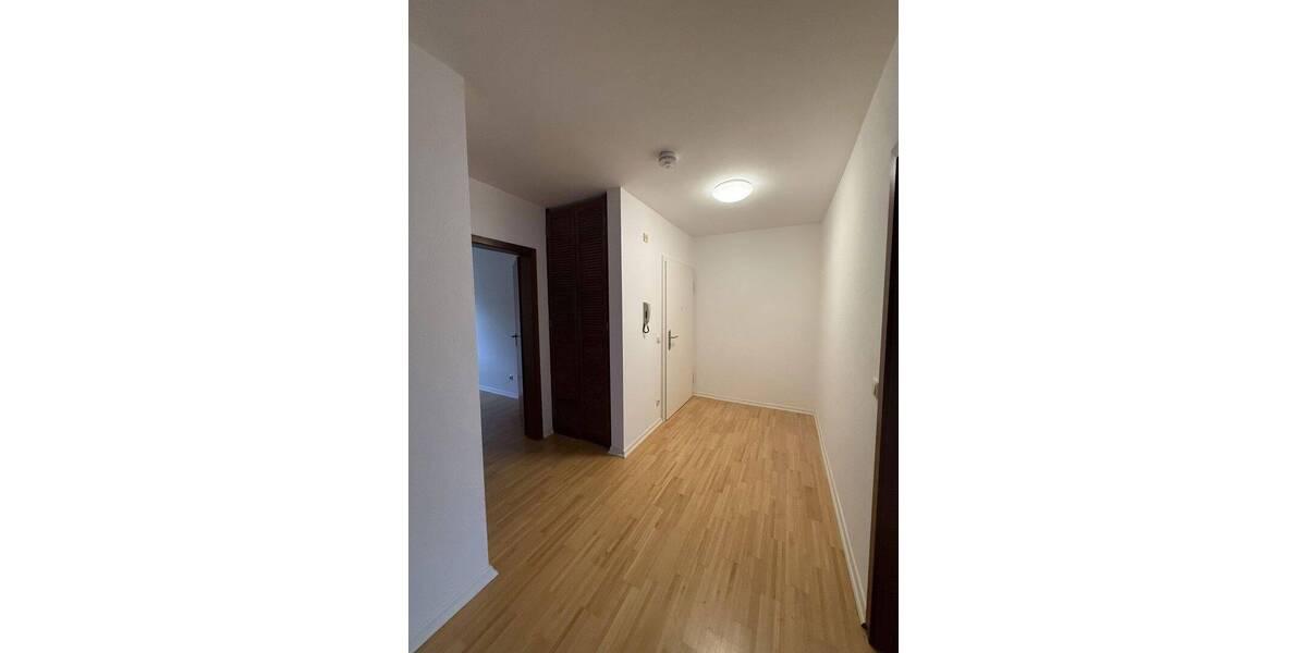 Helle 4-Zimmer-Eigentumswohnung mit Balkon, Einbauküche & Stellplatz in Frankfurt-Bergen-Enkheim 4 zimmer