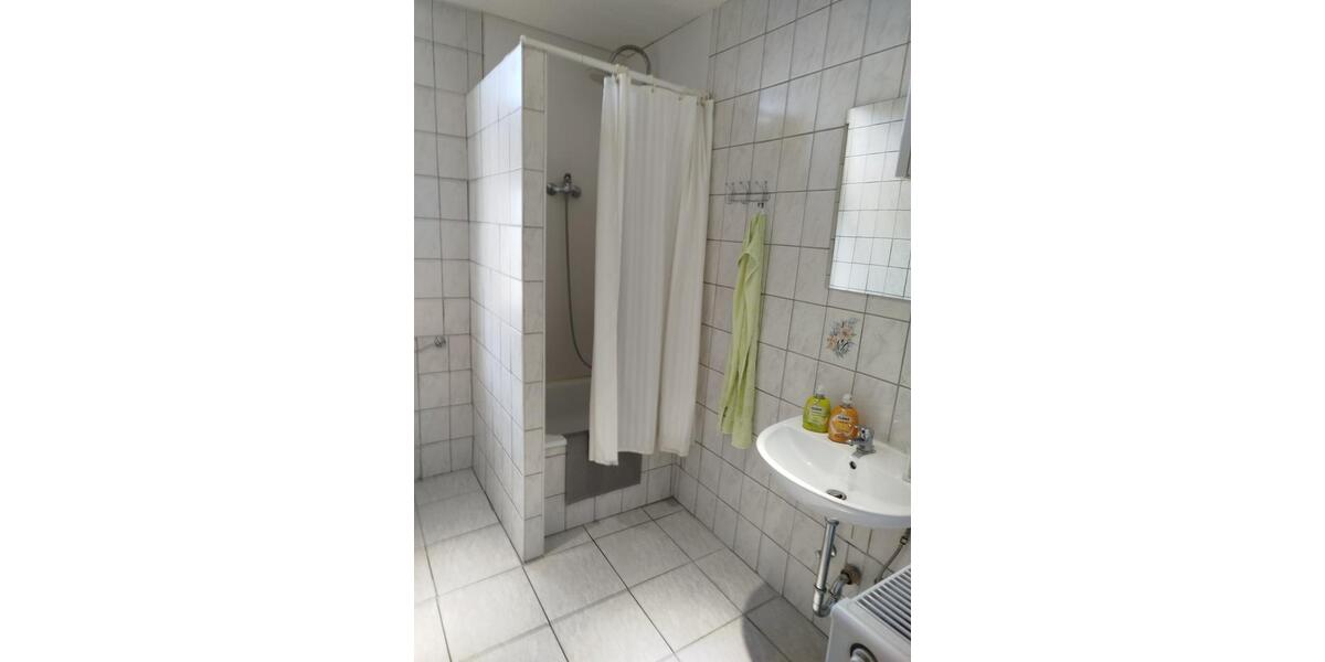 1 möbliertes WG-Zimmer, frisch saniert 1 zimmer