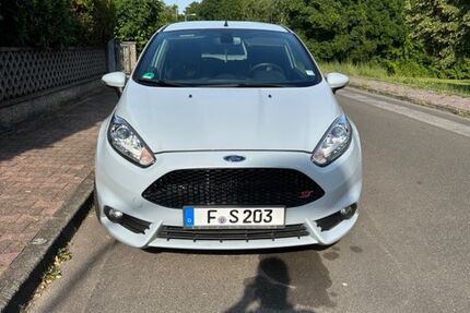 Ford Fiesta 56.000 km 16.500 € Frankfurt 60529