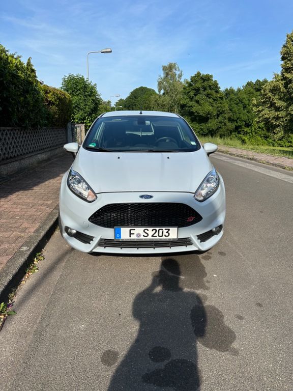 Ford Fiesta 56.000 km 16.500 € Frankfurt 60529