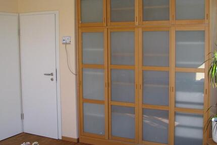 Helle & gemütliche Souterrain-Wohnung, inkl Parkplatz & möbiliert 25 zimmer