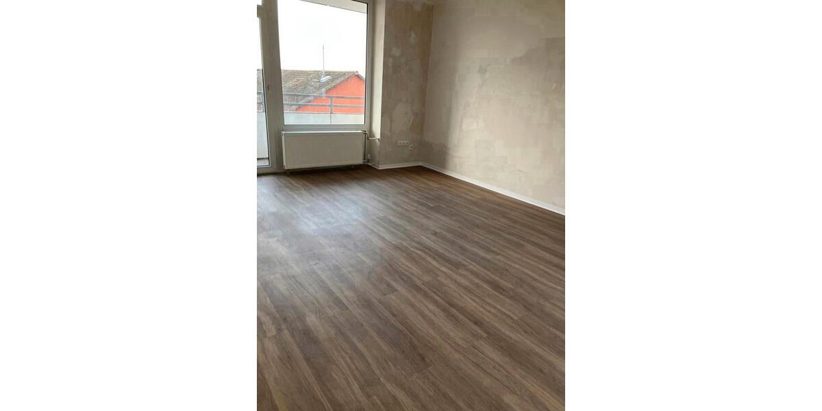 Grosse 3 Zimmerwohnung mit Aufzug und Balkon 3 zimmer