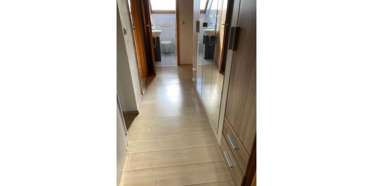 *** Gemütliche Dachgeschosswohnung mit Skylineblick *** 2.5 zimmer