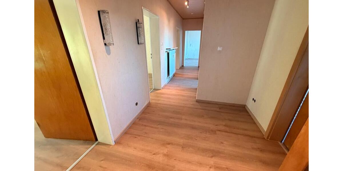 Erdgeschoßwohnung Wehrheim - 4 Zimmer, 110 m&sup2;, 1.800&euro; | Angebot:26400045