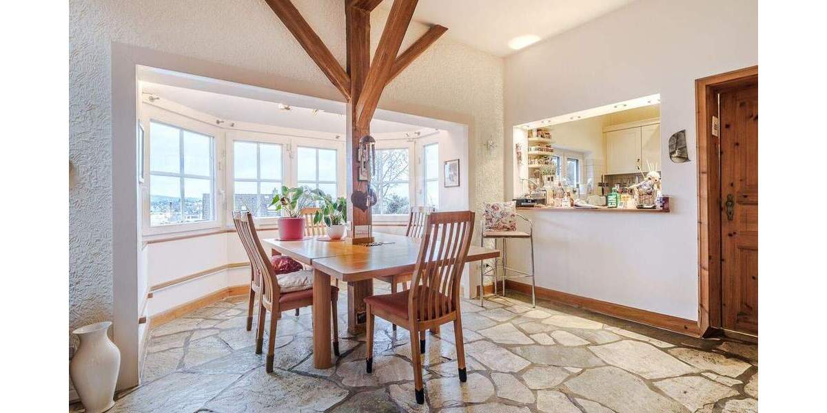 Privatsphäre, Weitblick, Wertigkeit: EFH mit Gartenidyll, Gästehaus, Apt., Kamin, EBK, Doppelgarage 7 zimmer