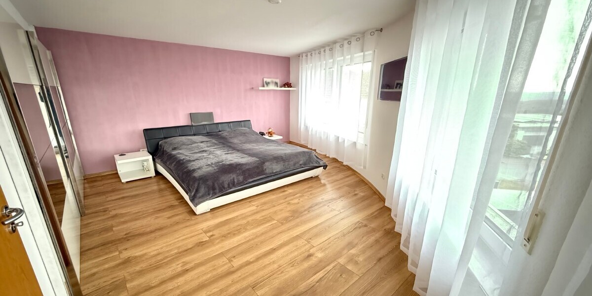 Glashütten: Einzigartiges Architektenhaus am Sonnenhang mit beeindruckendem Fernblick. - Doppelhaushälfte Glashütten | Angebot:26190652
