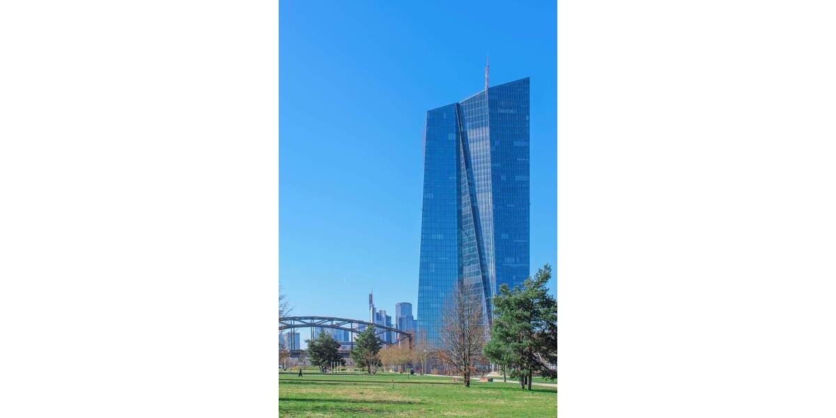 Etagenwohnung Frankfurt am Main Ostend - 2 Zimmer, 63 m&sup2;, 1.960&euro; | Angebot:25800200