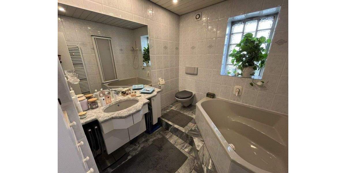 Schickes Zweifamilienhaus in Bad Vilbeler Waldnähe! 8 zimmer