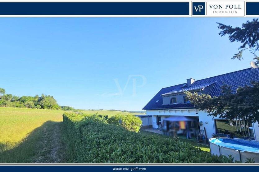Feld- & Waldrand mit einem Panorama zum Verlieben: Großzügiges 2-Fam.-Haus plus ELW und Doppelgarage
