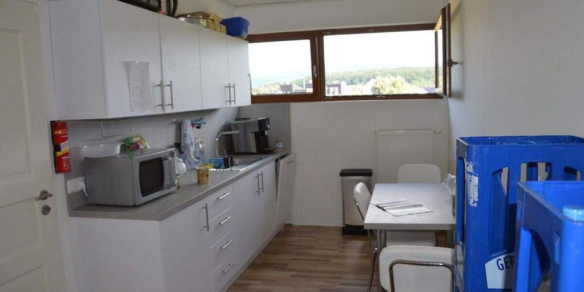 BüroPraxisräume: ruhige Lagehochwertiges Gebäudeviele Stellplätze mit Option WohnenArbeiten zimmer