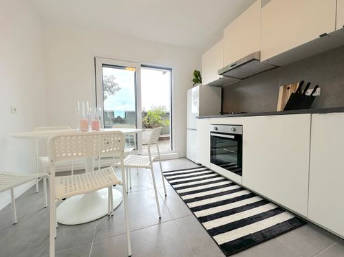 NEWNeues - Charmante Penthouse-WG in Frankfurt am Main - Noch 3 Zimmer frei. 8 zimmer