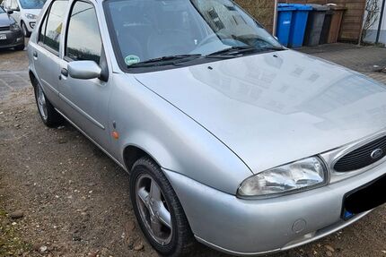 Ford Fiesta 54.848 km 2.700 &euro; Mühlheim am Main 63165