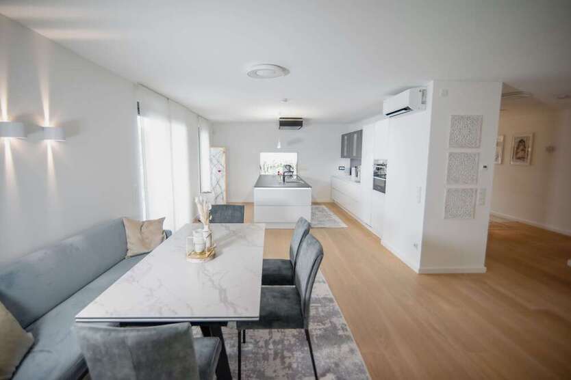 Haus zum Kaufen in Obertshausen 1.360.000 € 300 m²