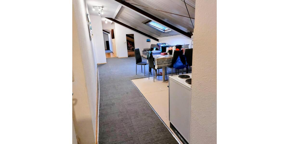 Dachgeschoßwohnung Griesheim - 4 Zimmer, 106 m&sup2;, 1.200&euro; | Angebot:25380877