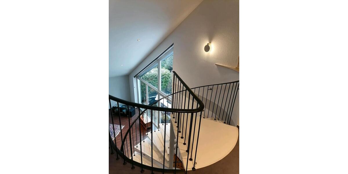 Besondere Immobilie mit zeitloser Architektur in ruhiger Lage 4 zimmer