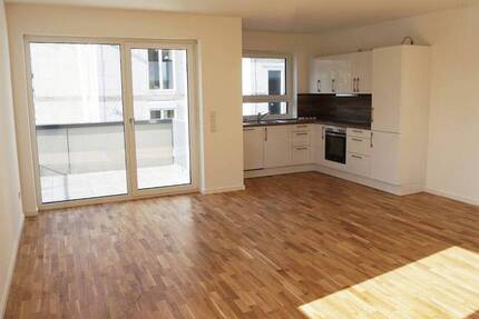 Helle, moderne 3 Zimmer + Balkon, Neubau 2022, Einbauküche + Tageslichtbad + Gäste-WC + TG-Platz