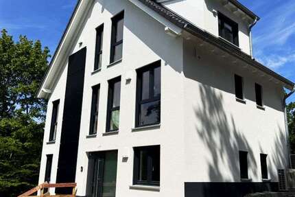 Haus Wiesbaden Nordost - 7 Zimmer, 194 m&sup2;, 3.850&euro; | Angebot:27039894