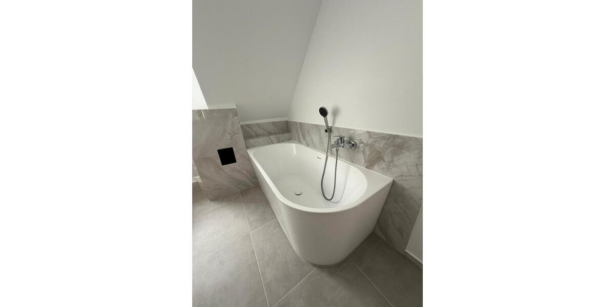 Dachgeschoßwohnung Oberursel (Taunus) - 4 Zimmer, 100 m&sup2;, 1.100&euro; | Angebot:26416269
