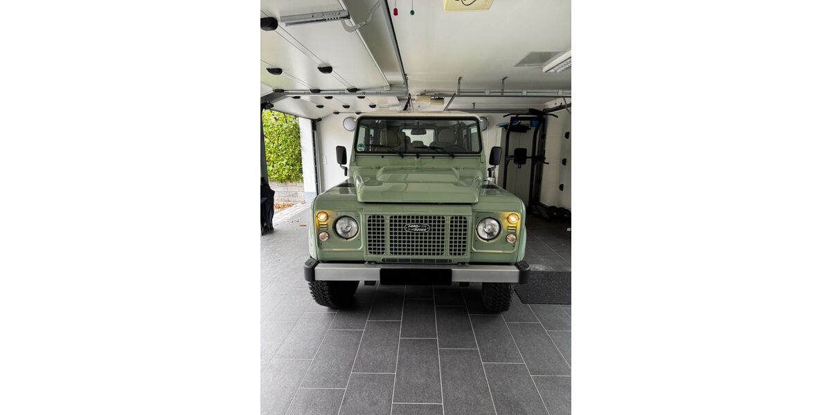 Land Rover Defender 24.864 km 74.900 &euro; Bad Soden am taunus 65812