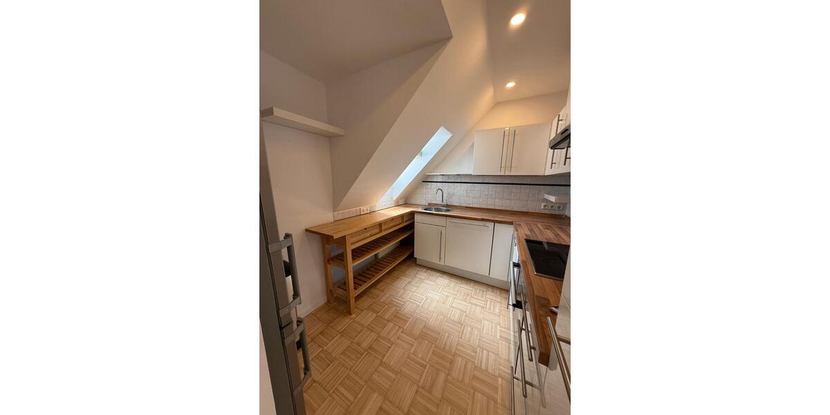 Dachgeschoßwohnung Oberursel (Taunus) - 4 Zimmer, 100 m&sup2;, 1.100&euro; | Angebot:26416269