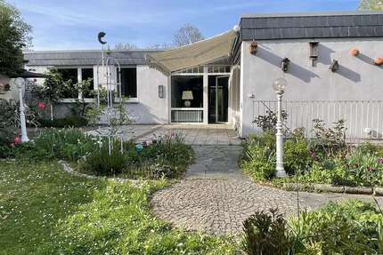 Haus zum Kaufen in Frankfurt Main Niederursel 760.000 € 130 m² 4 zimmer