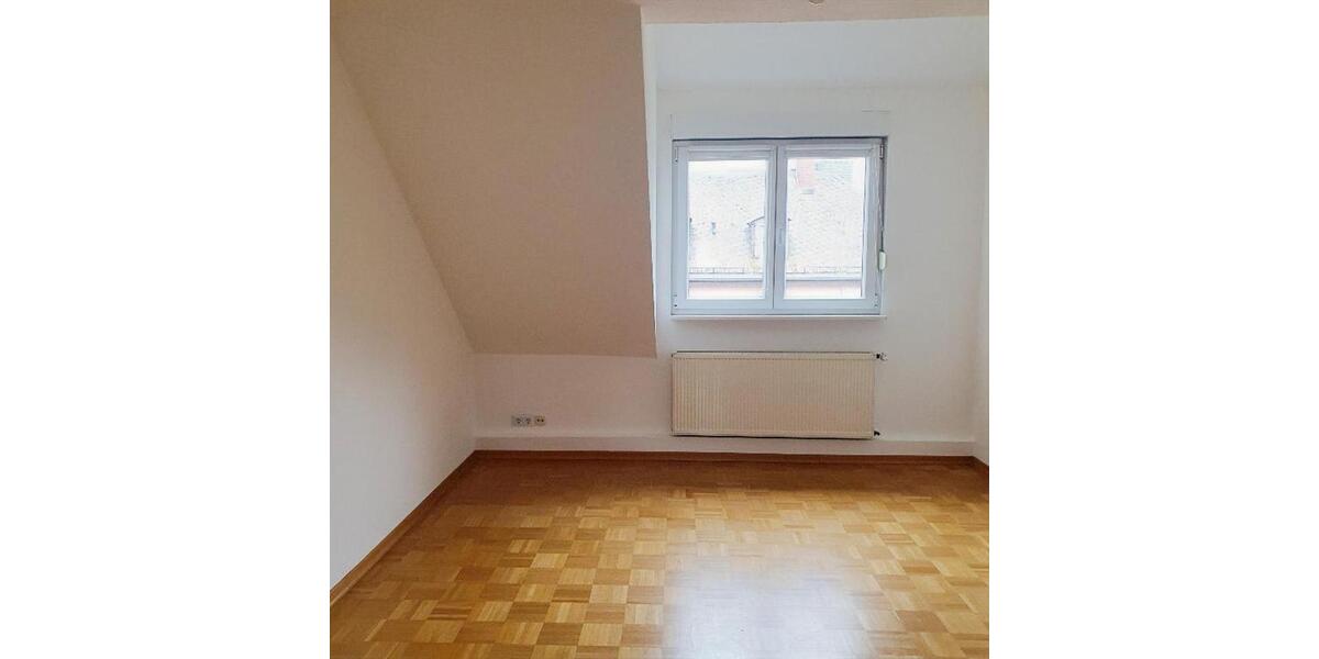 Frisch renovierte Maisonette-Wohnung in der Nähe vom Main und Baseler Platz 3 zimmer