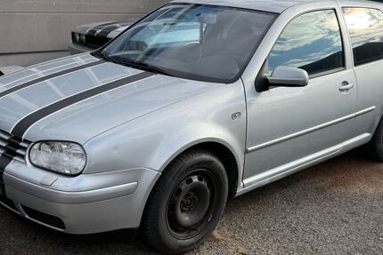 VW Golf 253.000 km 650 &euro; Rüsselsheim 65428