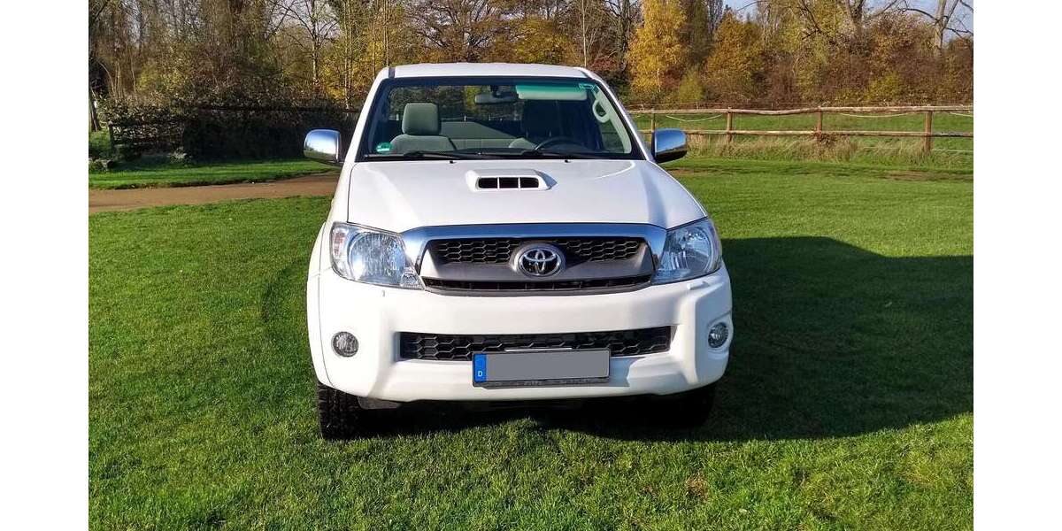 Toyota Hilux 301.000 km 14.700 &euro; Dreieich 63303