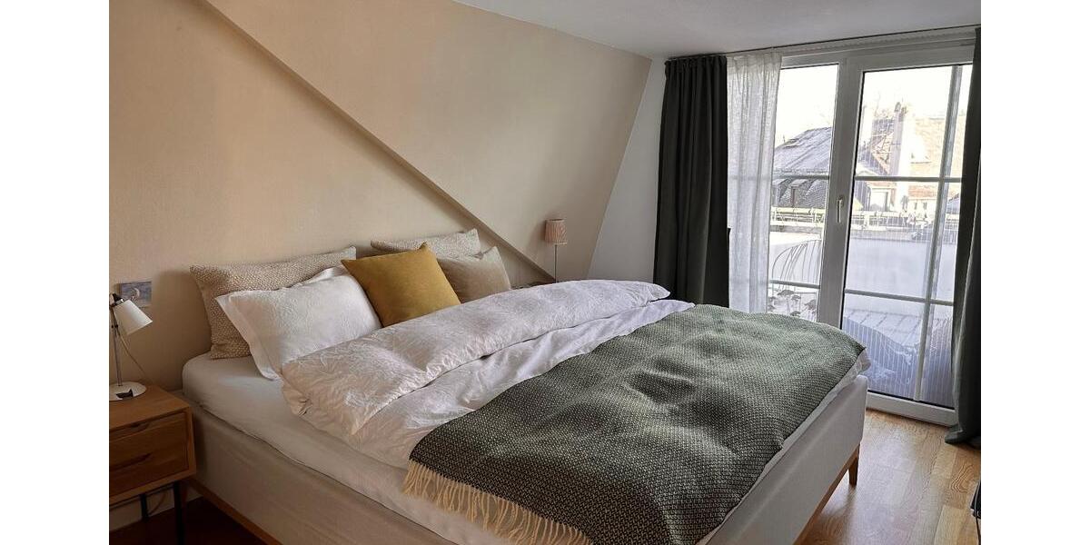 Dachgeschoßwohnung Frankfurt am Main Innenstadt 3 - 4 Zimmer, 105 m&sup2;, 2.910&euro; | Angebot:25127113