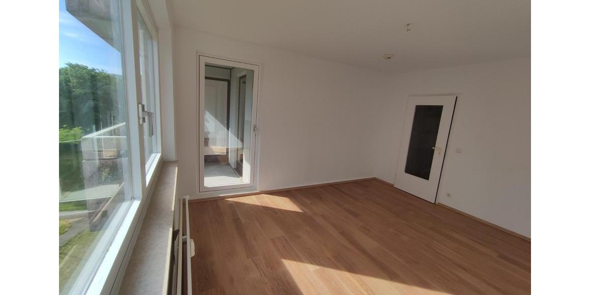 Helle 2-Zimmer Wohnung mit Balkon in Frankfurt Nieder-Eschbach 2 zimmer