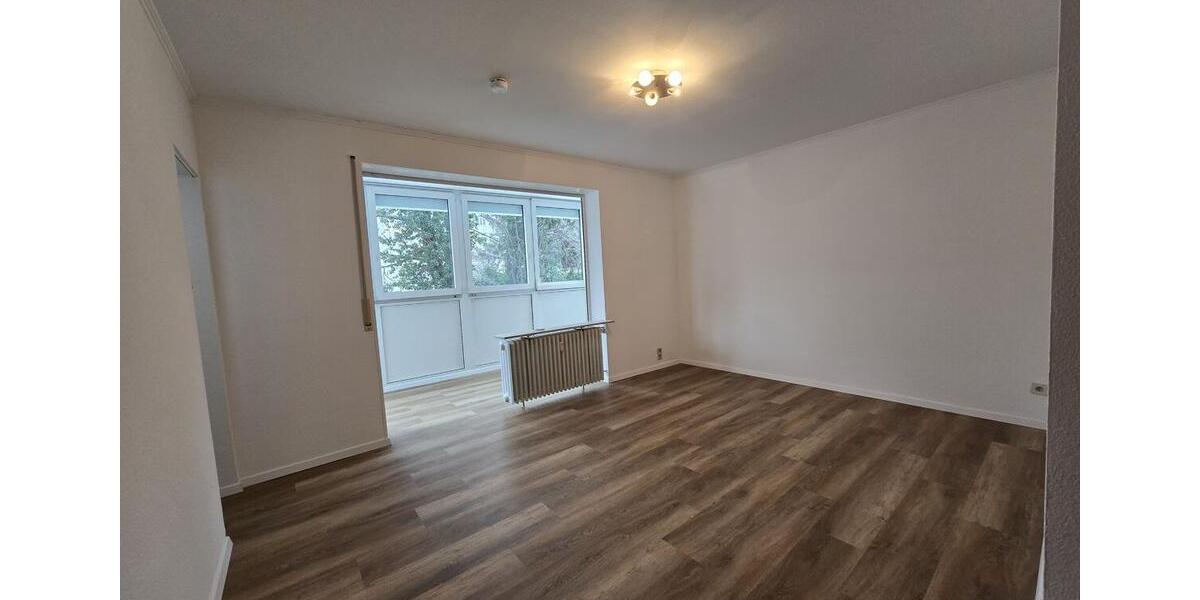 Großzügige, renovierte 2-Zi. Wohnung mit Balkon! 2 zimmer