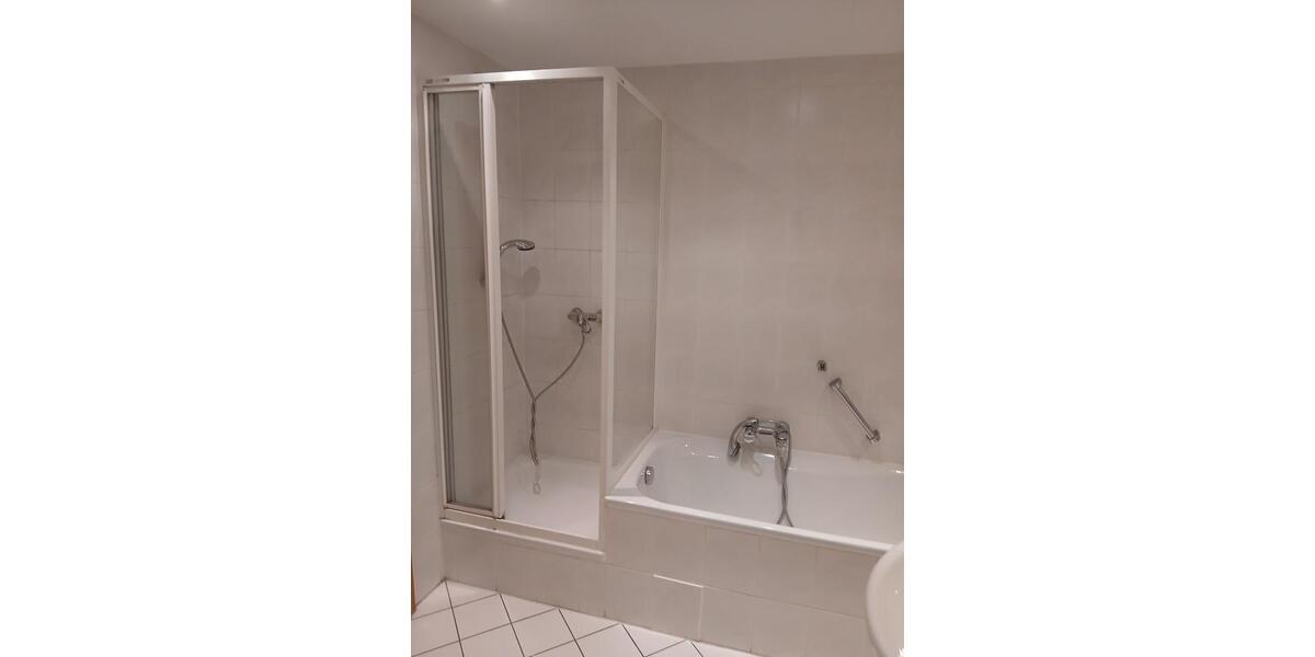 Dachgeschoßwohnung Niedernhausen - 3 Zimmer, 80 m&sup2;, 1.100&euro; | Angebot:25407890