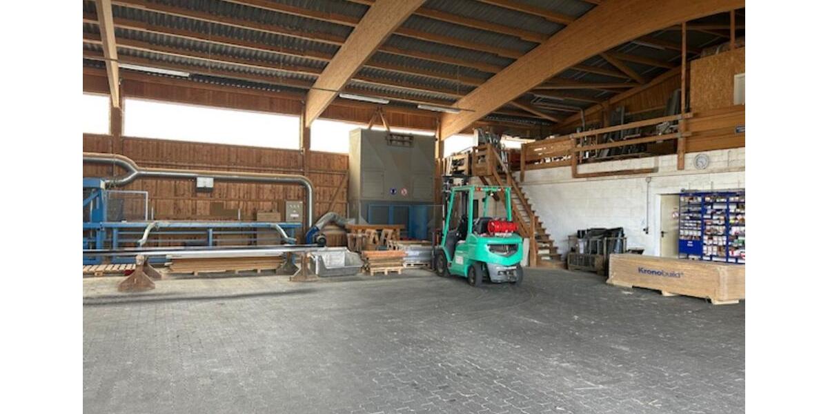 Große Lagerhalle mit Außenfläche, auch teilbar zimmer