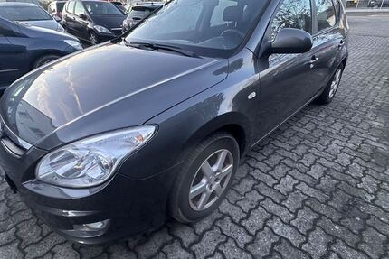 Hyundai i30 308.000 km 990 &euro; Hanau 63452