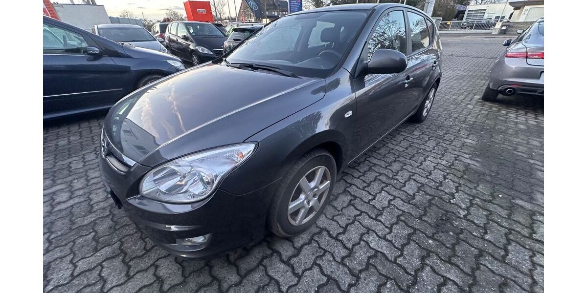 Hyundai i30 308.000 km 990 &euro; Hanau 63452
