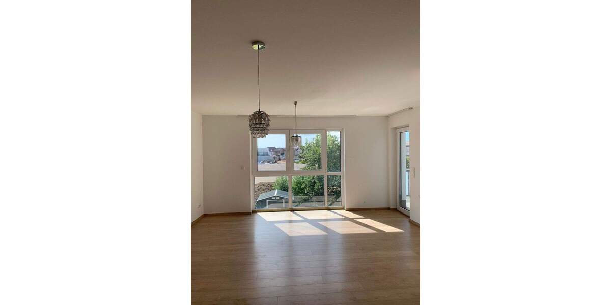 Von privat! Schöne 2-Zimmer-Wohnung mit Balkon & Tiefgarage in Kelsterbach 2 zimmer