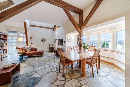 Haus zum Kaufen in Neu-Anspach 798.000 € 260 m² 7.5 zimmer